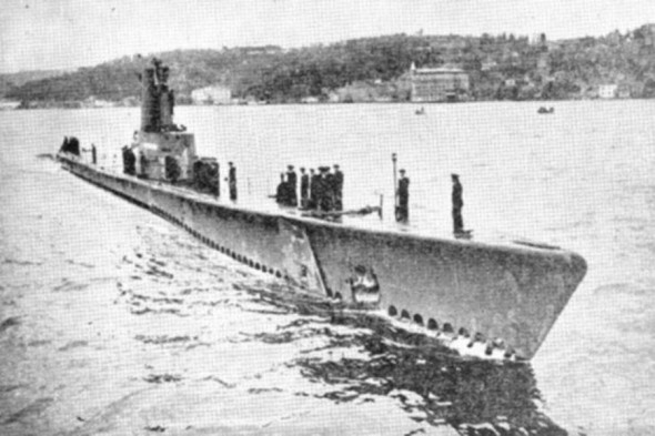 4 апреля 1953 года турецкая субмарина Dumlupinar столкнулась в проливе Дарданеллы со шведским грузовым судном Naboland, после чего быстро затонула на глубине 85 м. В момент столкновения на мостике находилось пять подводников, им удалось спастись. Остальные члены экипажа, 81 человек, погибли.