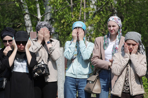Похороны одной из погибших учительниц на Самосыровском кладбище