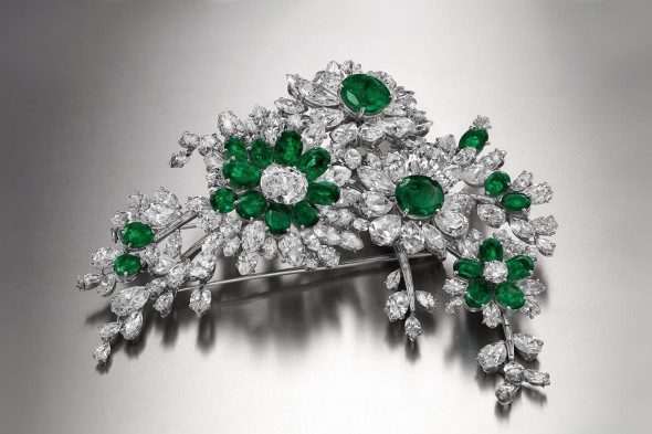 Брошь Bulgari с изумрудами и бриллиантами из коллекции Элизабет Тейлор