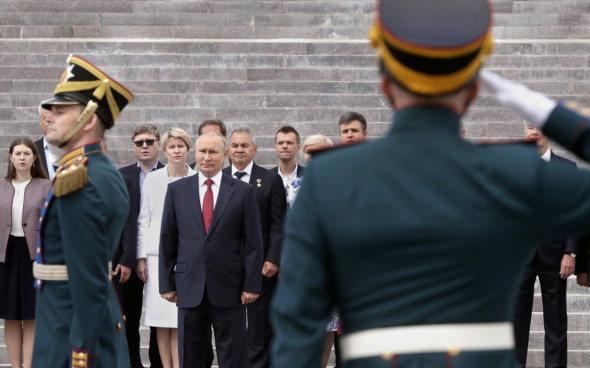 День государственного флага РФ, как плевок в нашу историю 