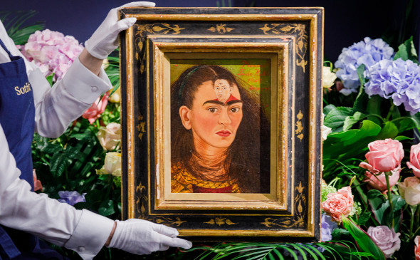 Автопортрет Фриды Кало «Диего и я» продали на торгах Sotheby's в Нью-Йорке почти за $35 млн