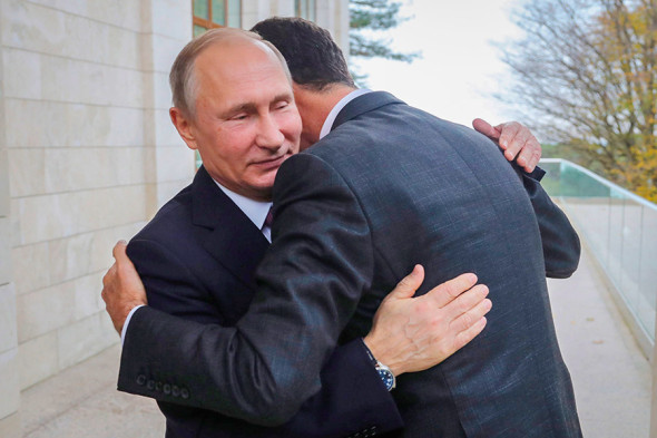По словам Асада, на встрече с Путиным, о которой широкой публике стало известно лишь на следующий день, он &laquo;передал приветствия ему и в его лице всему российскому народу, благодарность за те усилия, которые приложила Россия, чтобы спасти нашу страну&raquo;. Как рассказал пресс-секретарь президента России, гость&nbsp;подарил Путину картину. Какую именно, Песков не уточнил.


