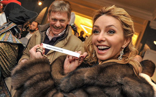 Пресс-секретарь президента Дмитрий Песков (слева) с супругой Татьяной Навкой