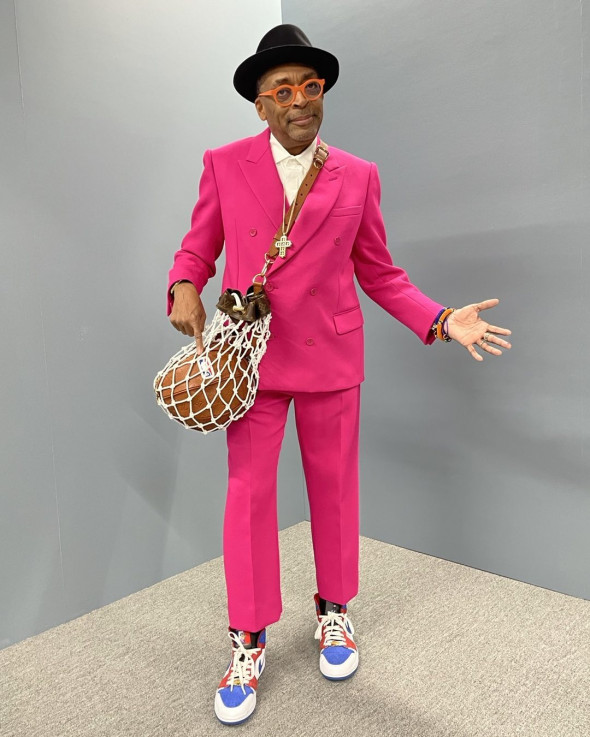 Спайк Ли с сумкой Louis Vuitton X NBA