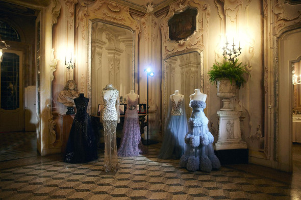 Выставка архивных нарядов и платьев YANINA Couture в резиденции Villa Sola Cabiati