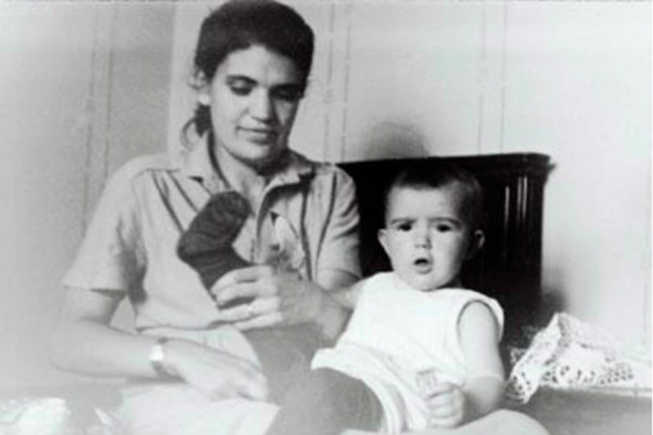 Журналист и правозащитник Николай Сванидзе родился в 1955 году в Москве. Его отец был одним из руководителей «Политиздата» при ЦК КПСС, мать — историком-медиевистом и преподавателем МГУ и Историко-архивного института (теперь — РГГУ). Оба деда были репрессированы: дед по линии матери попал за решетку в результате доноса, дед по линии отца был первым секретарем Тбилисского обкома партии и умер во время допроса в Тбилиси. Версию, что дед со стороны отца был родственником первой жены Иосифа Сталина Екатерины Сванидзе, Николай опровергал: «Нет, это совершенно разные люди, однофамильцы».
Сванидзе учился в специализированной школе с углубленным изучением английского языка (сейчас — № 1522). Затем поступил на исторический факультет МГУ, который окончил в 1977 году. После университета работал младшим научным сотрудником в Институте США и Канады АН СССР, а с 1990 года преподавал в Историко-архивном институте.