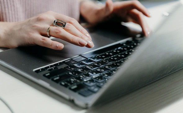 МВД предупредило о рисках поиска родни в интернете