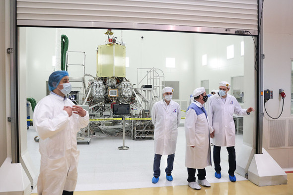 Автоматическую станцию «Луна-25» разработали сотрудники ракетно-космического комплекса «НПО имени С.А. Лавочкина». Это будет первая станция в истории современной России, которая долетит до поверхности Луны, последний советский спускаемый аппарат побывал на спутнике в 1976 году