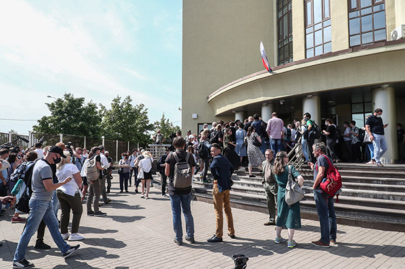 Ранее у суда прошли пикеты в поддержку обвиняемых