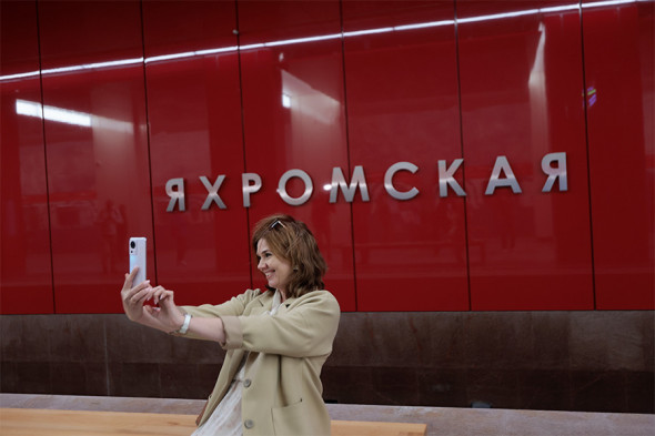 «Яхромская» — следующая после «Селигерской», она расположилась у пересечения Дмитровского шоссе и улицы 800-летия Москвы