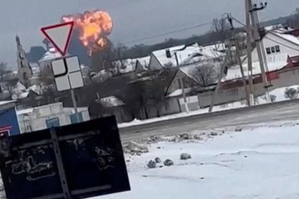 Минобороны заявило, что атаку совершили ВСУ с территории Харьковской области из села Липцы, и назвало поражение самолета «терактом киевского режима». Радиолокационными средствами ВКС России наблюдался пуск двух украинских ракет, добавили в министерстве. Самолет выполнял рейс по маршруту аэродром Чкаловский — Белгород для перевозки украинских военнослужащих с целью обмена, отметили в Минобороны.
Все находившиеся на борту погибли. В самолете летели трое сопровождающих и шесть членов экипажа. Там также находились 65 украинских военнопленных. Их пофамильный список опубликовала главный редактор «России сегодня» Маргарита Симоньян в своем телеграм-канале.