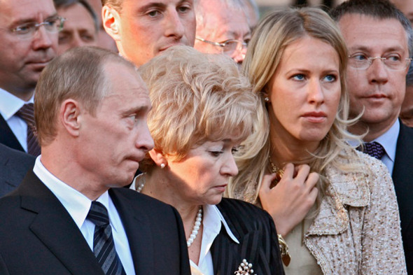 Владимир Путин, Ксения Собчак и Людмила Нарусова на церемонии открытия памятника первому мэру Санкт-Петербурга Анатолию Собчаку