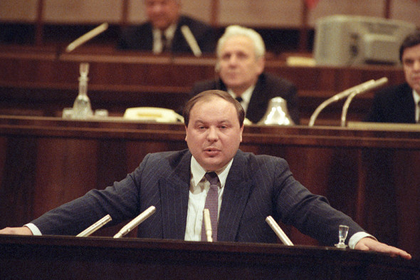 Егор Гайдар в&nbsp;декабре 1991 года возглавил новое объединенное ведомство&nbsp;&mdash; Министерство экономики и&nbsp;финансов Российской Федерации. Уже в&nbsp;феврале 1992 года оно было разделено на&nbsp;отдельные классические министерства, и&nbsp;Гайдар занял пост главы Министерства финансов. Под его руководством в&nbsp;стране начались рыночные реформы&nbsp;&mdash;&nbsp;был&nbsp;запущен процесс приватизации, отпущены цены, введена свобода торговли, проведены структурные реформы в&nbsp;разных отраслях хозяйства. В сентябре 1993 года вернулся в&nbsp;ведомство, заняв должность исполняющего обязанности министра, в&nbsp;январе 1994 года ушел в&nbsp;отставку.

Гайдар умер в&nbsp;декабре 2009 года в&nbsp;своем доме в&nbsp;Одинцовском районе Подмосковья. Ему было 53 года.
