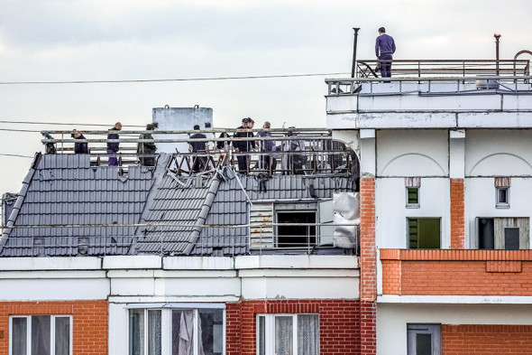О том, что система ПВО сбила два беспилотника в Московском регионе, московский мэр Сергей Собянин сообщил в 3:31 (мск). Об уничтожении дронов заявило также Минобороны. Ранее все московские аэропорты временно закрылись для вылетов и прилетов