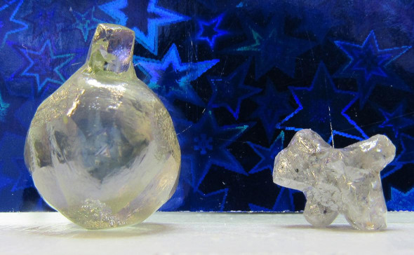 Под Архангельском добыли два алмаза в форме елочных игрушек