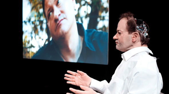 Сцена из спектакля «Зловещая долина»