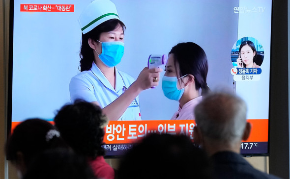 В КНДР заявили о 402 тыс. заболевших с симптомами лихорадки за сутки