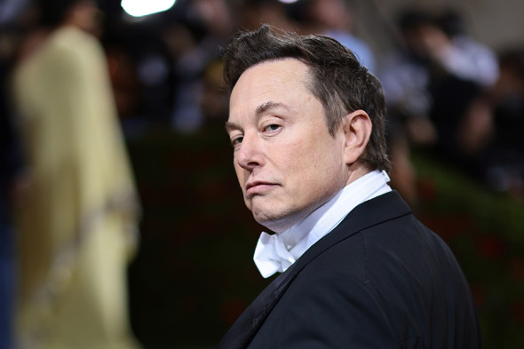 Второе место в рейтинге занимает основатель SpaceX и Tesla, владелец соцсети X (бывший Twitter) Илон Маск с состоянием $195 млрд (в прошлом году — $180 млрд).