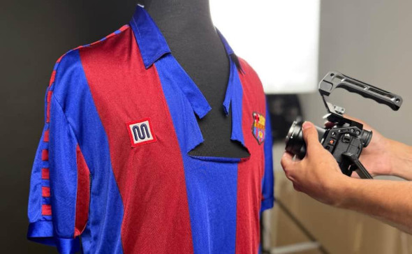 Порванную футболку Марадоны продали на аукционе за $179 тыс.