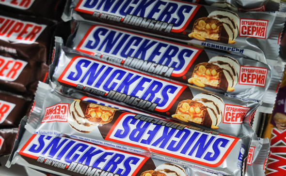 В Лондоне появились российские батончики Snickers
