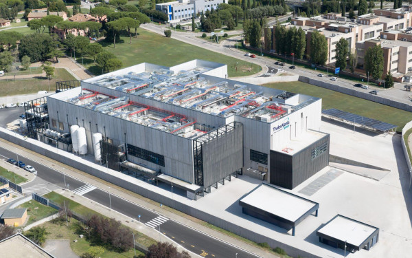 Вид завода в Риме снаружи