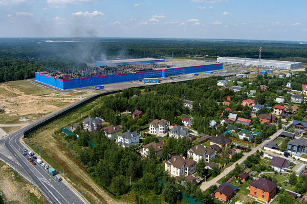 Последствия пожара на складе Ozon. Фоторепортаж