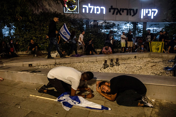 Последствия ракетных обстрелов в Израиле и секторе Газа. Фоторепортаж