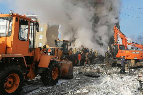 Последствия взрыва газа в жилом доме на Сахалине. Фотографии