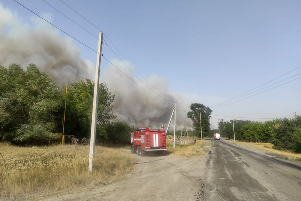 Пожар в Ростовской области повредил 60 зданий. Фоторепортаж