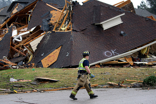 Последствия торнадо в американской Алабаме. Фоторепортаж
