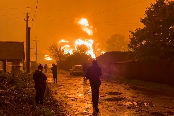 Последствия пожара на железнодорожной станции в Шахтерске. Фоторепортаж