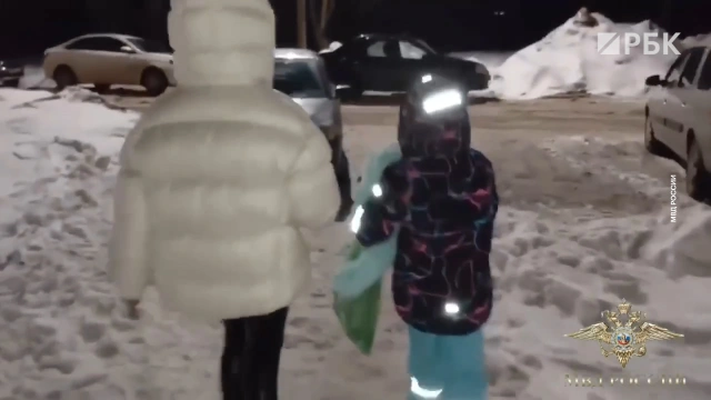 Появились кадры с найденной после пропажи девятилетней девочкой