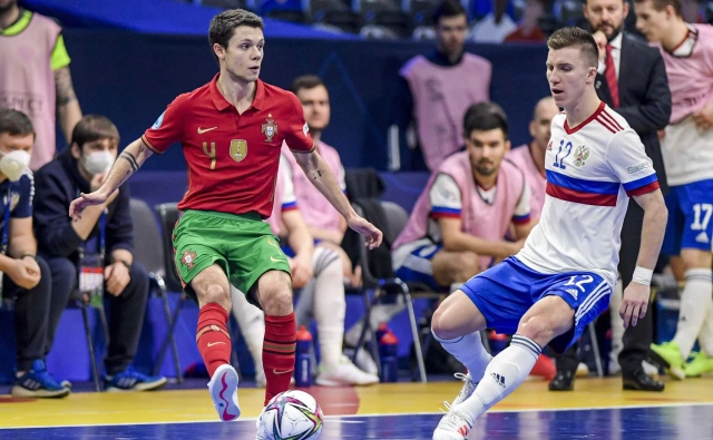 Иван Чишкала (справа)