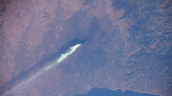 Российский космонавт показал, как выглядит из космоса стратовулкан Этна