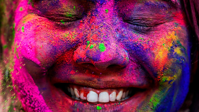 Как проходит фестиваль красок в Индии. Кадры завораживающего события