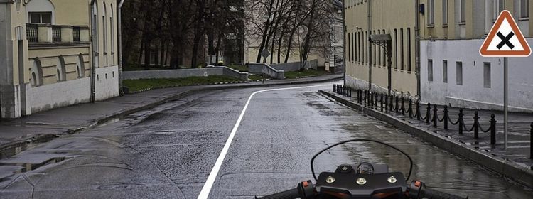 Билет № 21. Вопрос № 2. Этот знак предупреждает о приближении к перекрестку, на котором Вы: