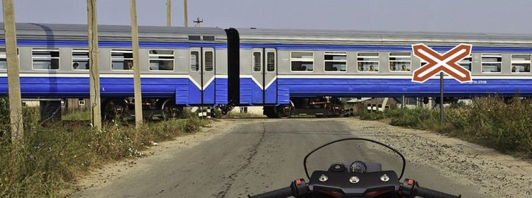 Билет № 27. Вопрос № 16. На каком наименьшем расстоянии до ближайшего рельса Вы должны остановиться?