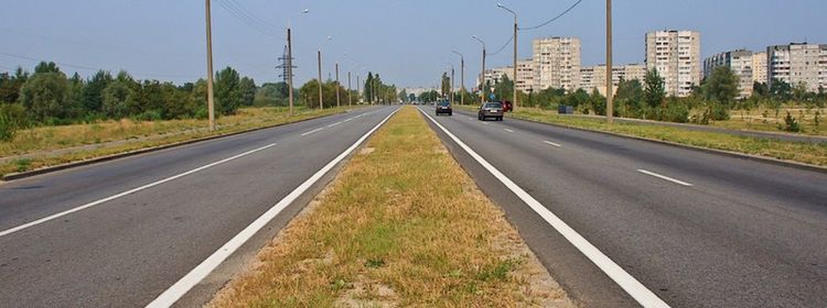 Билет № 2. Вопрос № 1. Сколько полос для движения имеет данная дорога?