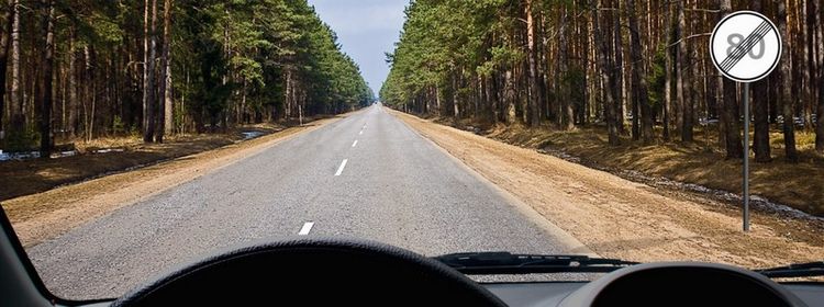 Билет № 5. Вопрос № 10. С какой максимальной скоростью Вы имеете право продолжить движение вне населенных пунктов на легковом автомобиле с прицепом?