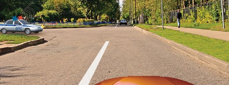 Билет № 12. Вопрос № 14. При движении в каком направлении Вы должны уступить дорогу автомобилю с включенными проблесковым маячком и специальным звуковым сигналом?