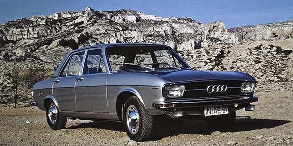 Легендарная Audi 100 считается одной из самых знаковых моделей бренда с четырьмя кольцами: единая для концерна платформа, переднеприводная компоновка с продольно расположенным двигателем, полный привод quattro. А знаете, что именно обозначал индекс «100» в ее названии?