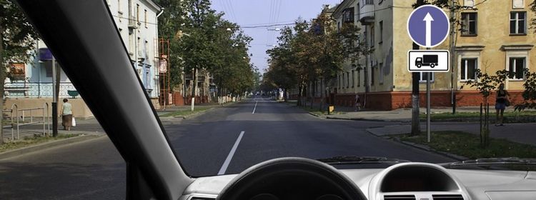 Билет № 25. Вопрос № 2. Вам разрешено продолжить движение на грузовом автомобиле с разрешенной максимальной массой не более 3,5 т: