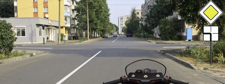 Билет № 31. Вопрос № 9. Вам можно продолжить движение на перекрестке: