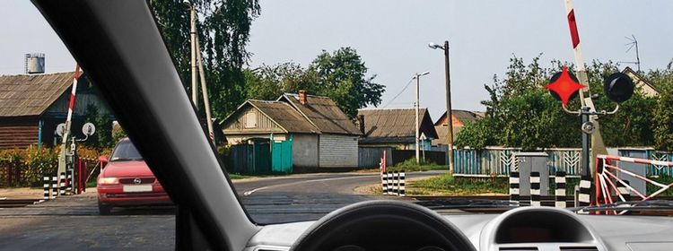 Билет № 10. Вопрос № 16. Разрешен ли Вам въезд на железнодорожный переезд в данной ситуации?