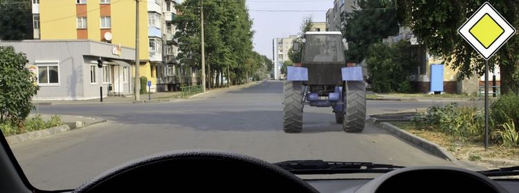 Билет № 16. Вопрос № 11. Разрешается ли Вам выполнить обгон в данной ситуации?