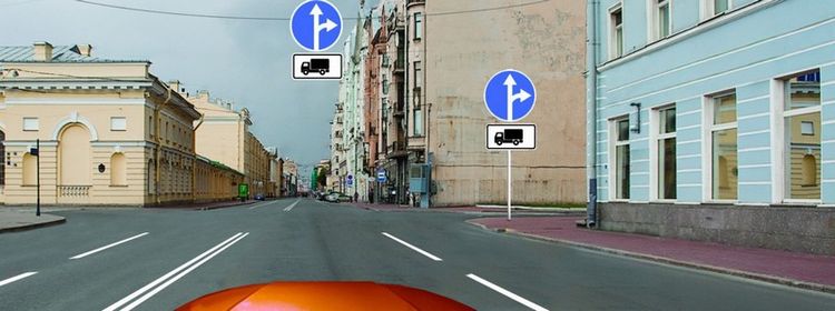 Билет № 5. Вопрос № 8. В каких направлениях Вам можно продолжить движение по левой полосе на грузовом автомобиле с разрешенной максимальной массой не более 3,5 т?
