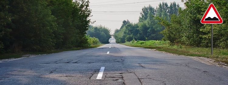 Билет № 17. Вопрос № 2. На каком расстоянии до неровного участка дороги устанавливается этот знак вне населенного пункта?