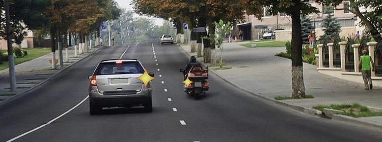 Билет № 12. Вопрос № 8. Кто должен уступить дорогу при одновременном перестроении?