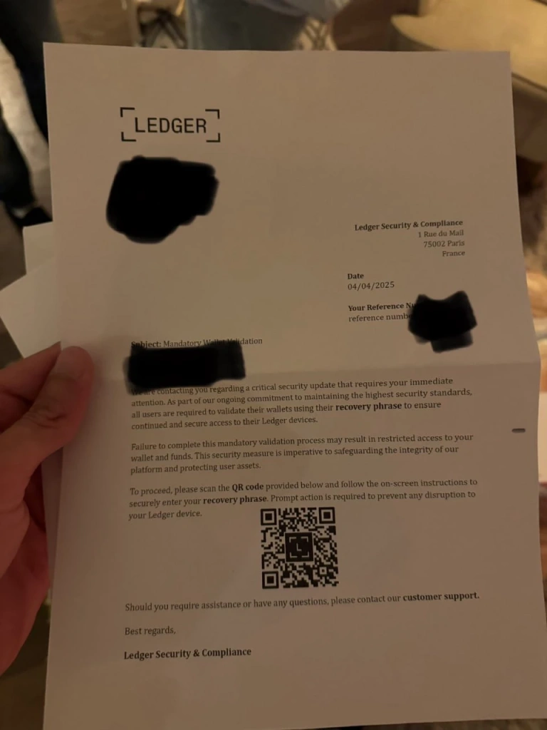 Мошенники стали посылать бумажные письма владельцам криптокошелька Ledger