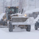 Снегоуборочная машина во время снегопада в Петропавловске-Камчатском. 15 января 2026 года